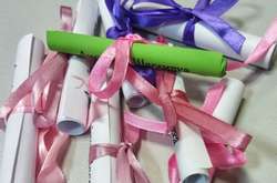 Листівки-щасливки, які дарували сьогодні киянам