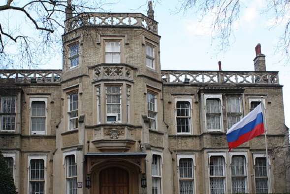 23 російських дипломати залишили посольство в Лондоні