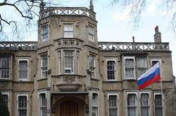 23 російських дипломати залишили посольство в Лондоні