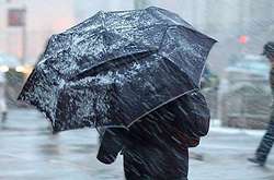 Негода в Україні: синоптики оголосили штормове попередження