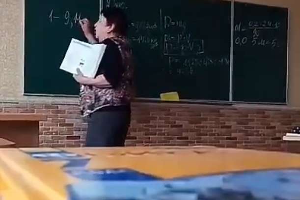  На Киевщине уволили учительницу, которая обматерила школьника
