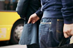 У центрі Києва працює група грабіжників (фото)