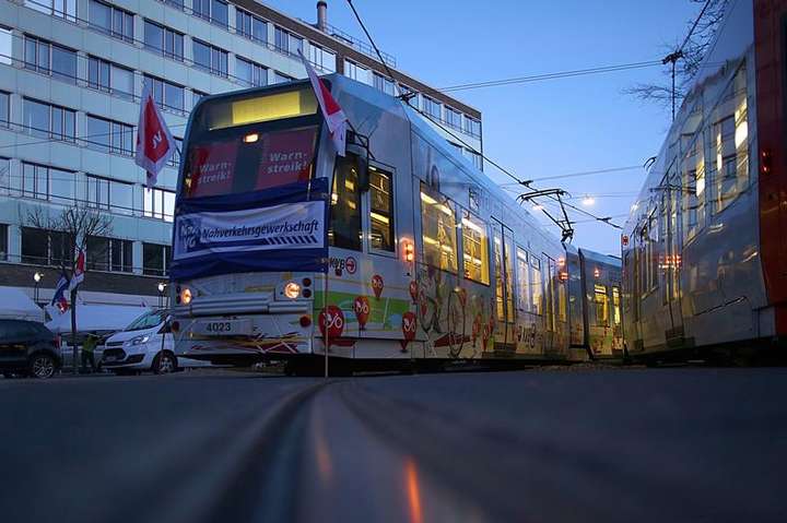 У Німеччині відбуваються страйки працівників комунального транспорту
