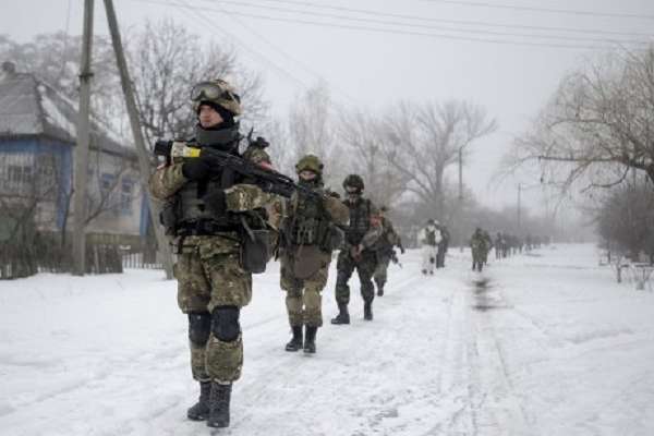 За добу на Донбасі постраждали двоє бійців АТО