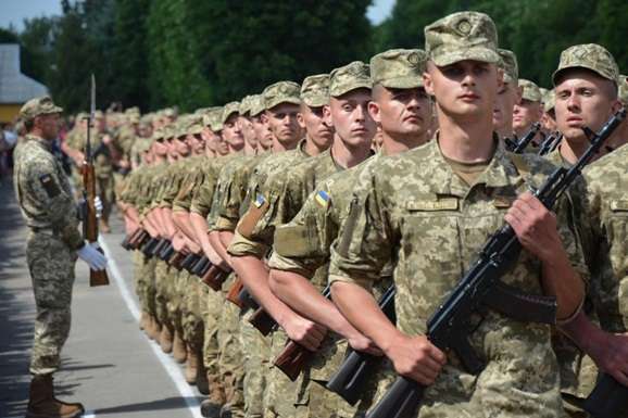 Цієї весни до армії призвуть понад 15 тисяч українців 