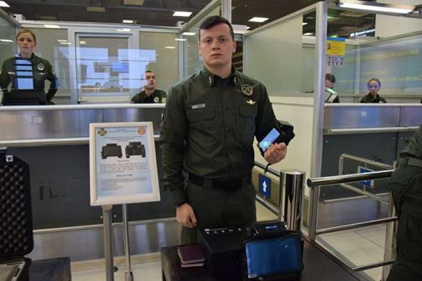 Порошенко увів у дію рішення РНБО про перевірку росіян на в’їзд в Україну