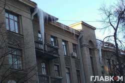 Міська влада попередила киян, що їм на голови можуть звалитися бурульки