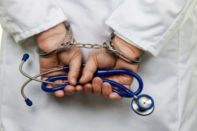 СБУ затримала на Рівненщині лікаря, який постачав ув'язненим наркотики
