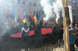 Міськрада Львова ухвалила використання червоно-чорного прапора