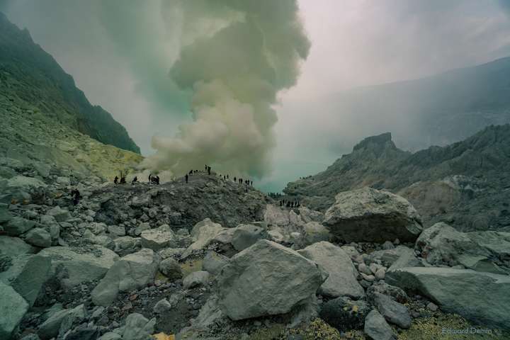 В Індонезії десятки людей госпіталізовані через отруєння вулканічним газом