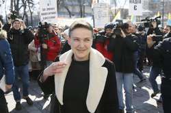 Савченко оголосили підозру і повели до СБУ