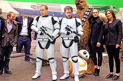 В сети опубликовали сцену из «Звездных войн» с участием принцев Уильяма и Гарри 