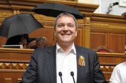 Шевченківський райсуд «привітав» Колесніченка, що ховається в Криму, з днем народження