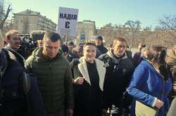 Надія Савченко у центрі