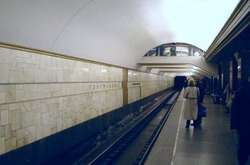 Червона лінія київського метро зупинилася у годину пік