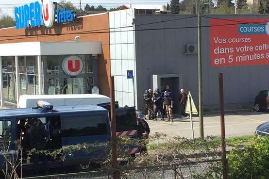 Захоплення заручників у магазині Франції: двоє людей загинули, ще двоє поранені