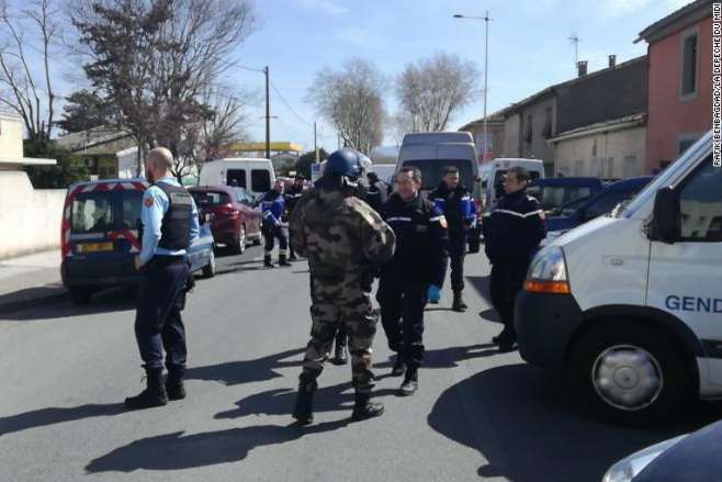 Теракт во Франции: захвативший заложников преступник убит