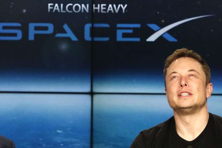 SpaceX і Tesla видалили сторінки у Facebook на тлі скандалу з витоком даних