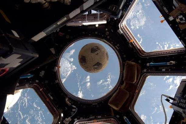 Росіянин і американці прибули на Міжнародну космічну станцію з футбольним м’ячем