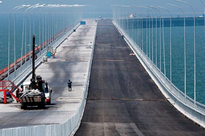 Будівельники автомобільного Керченського мосту заявили про його близьке відкриття