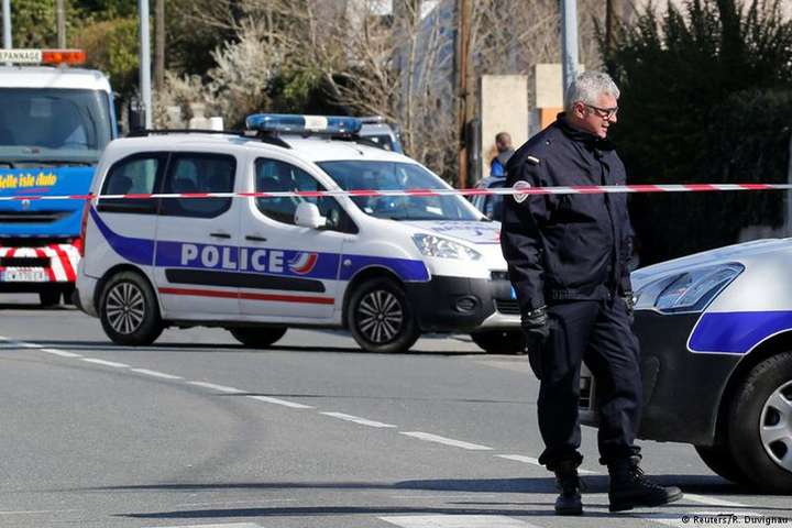 Теракт у Франції: слідчі знайшли в супермаркеті вибухівку та «заповіт» нападника