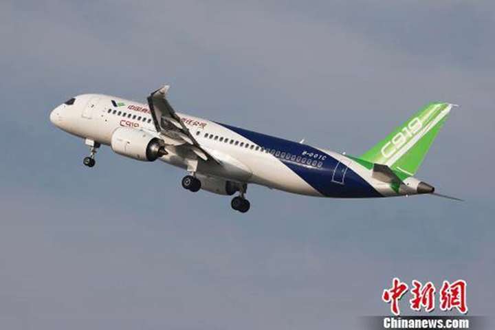 Китайці випробували вже другий екземпляр власного авіалайнера
