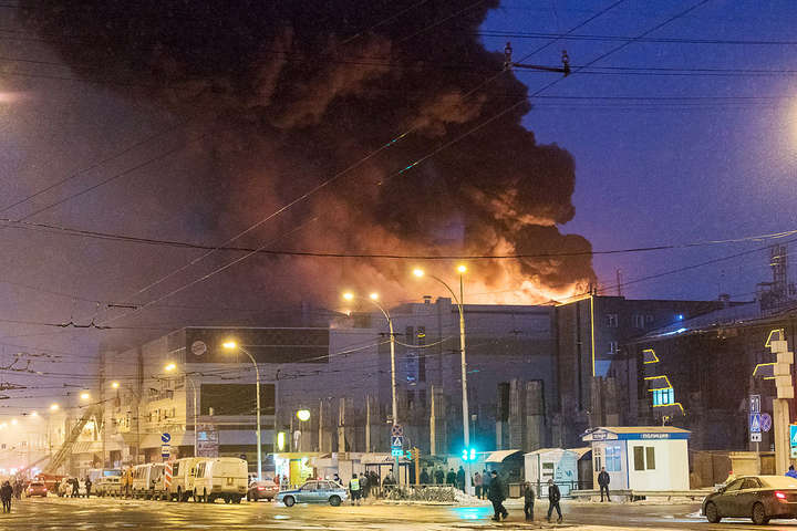 Кількість загиблих у масштабній пожежі в Кемерові зросла до 37