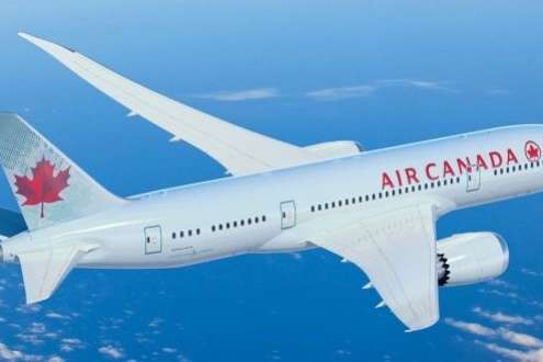 Літак канадської авіакомпанії здійснив екстрену посадку через задимлення