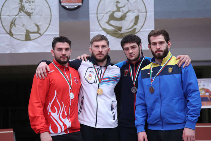 Українські борці завоювали сім медалей на престижному турнірі в Болгарії