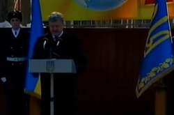 Во время выступления Порошенко произошел инцидент с солдатом 