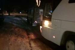 У Миколаївській області пасажирський автобус «полонила» льодова яма