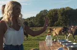 Арина и Марина подружились с буйволами