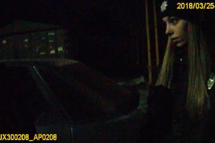 «А я деньги не беру»: в Запорожье патрульная осадила пьяного водителя (видео)
