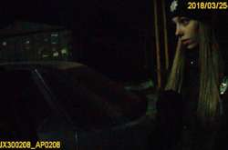 «А я деньги не беру»: в Запорожье патрульная осадила пьяного водителя (видео)