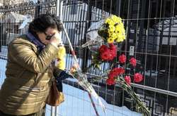 Трагедія у Кемерові: кияни несуть квіти та іграшки під посольство РФ 
