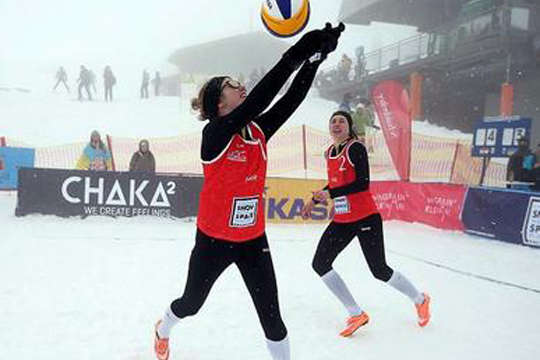 На першому в історії чемпіонаті Європи з волейболу на снігу українці медалей не здобули