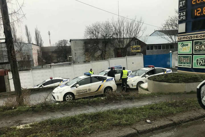 В Одесі поліцейське авто злетіло з мосту: є постраждалі