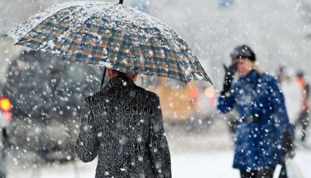 В Україну йде циклон, який принесе дощі і сніг