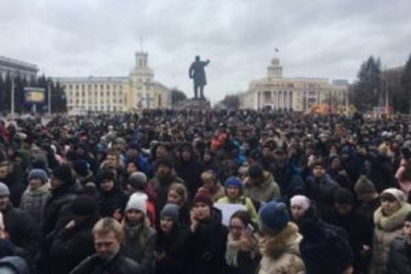 У Кемерові люди вийшли на протест з вимогою покарати винних у пожежі