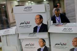  Коробки із зображенням кандидата в президенти і чинного глави Єгипту Абделя Фаттаха ас-Сісі у його штабі перед виборами 