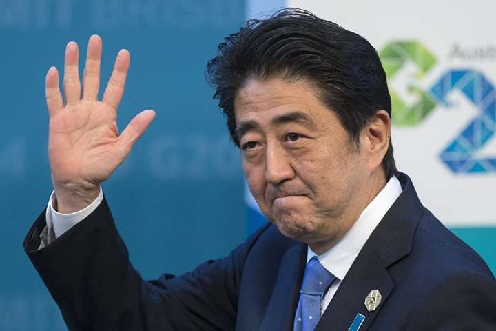 Майже половина японців вважає, що прем’єр-міністр має піти у відставку
