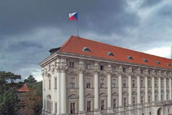Уряд Чехії підтримав альтернативний проект закону про референдуми