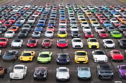 300 суперкарів загальною вартістю понад $100 млн зібрали на полігоні у Великобританії