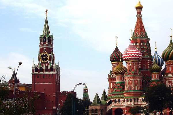 Кремль обіцяє «своєчасно» відповісти на висилку російських дипломатів