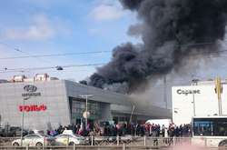 В Росії знову пожежа: горить автоцентр Hyundai у Петербурзі 