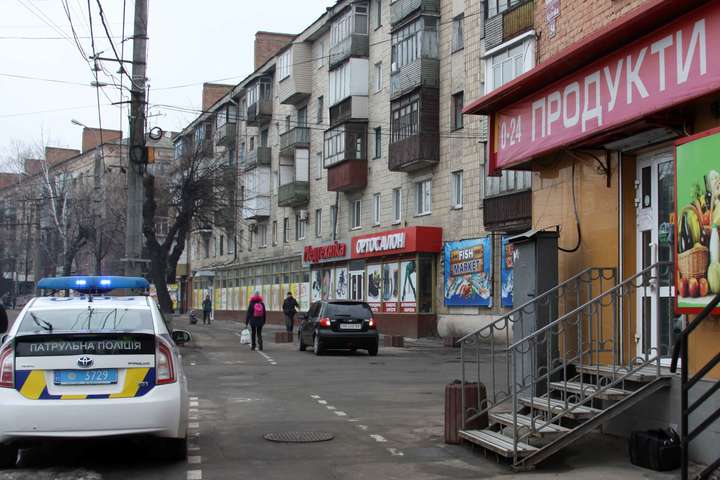 У Вінниці двоє молодиків здійснили розбійний напад на магазин