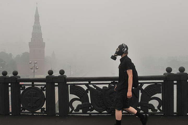 Жителів Москви закликали екстрено позачиняти вікна і не виходити з дому 