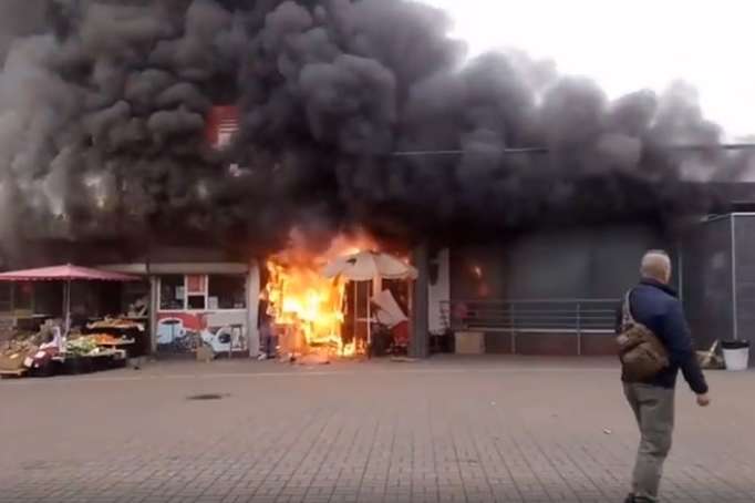 В Киеве произошел масштабный пожар, закрыта «Левобережная» (видео)
