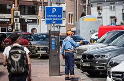Президент підписав закон про нові правила паркування 