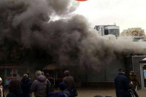 Рятувальники локалізували пожежу біля станції метро «Лівобережна»